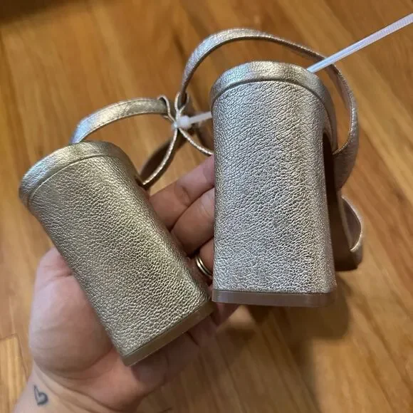 Vince Camuto | Adesie Sandal - Picture 8 of 11